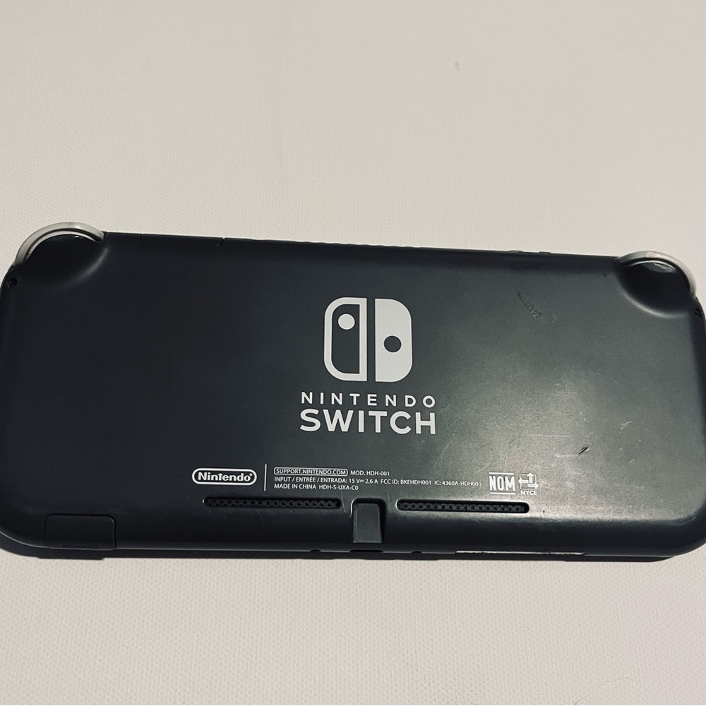 Nintendo Switch Lite - Picture 3 of 4